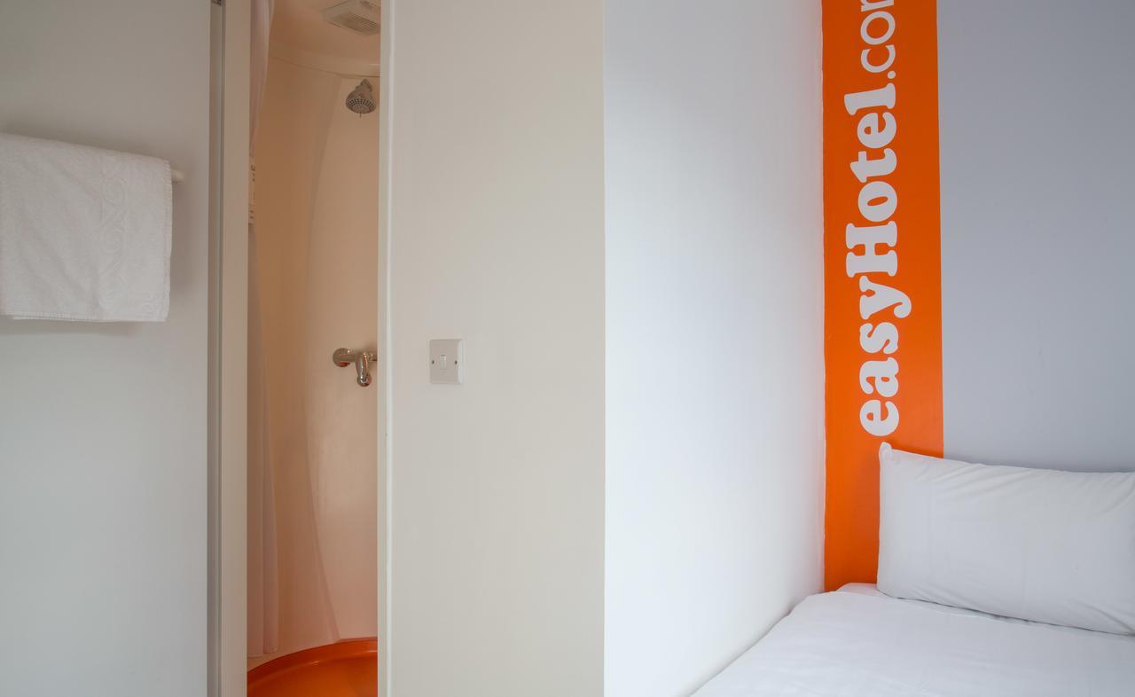 Easyhotel Victoria London Exterior photo