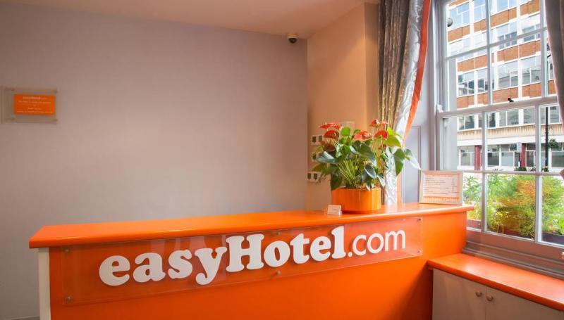 Easyhotel Victoria London Exterior photo