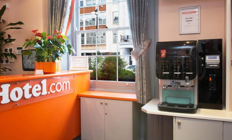 Easyhotel Victoria London Exterior photo