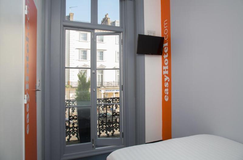 Easyhotel Victoria London Exterior photo